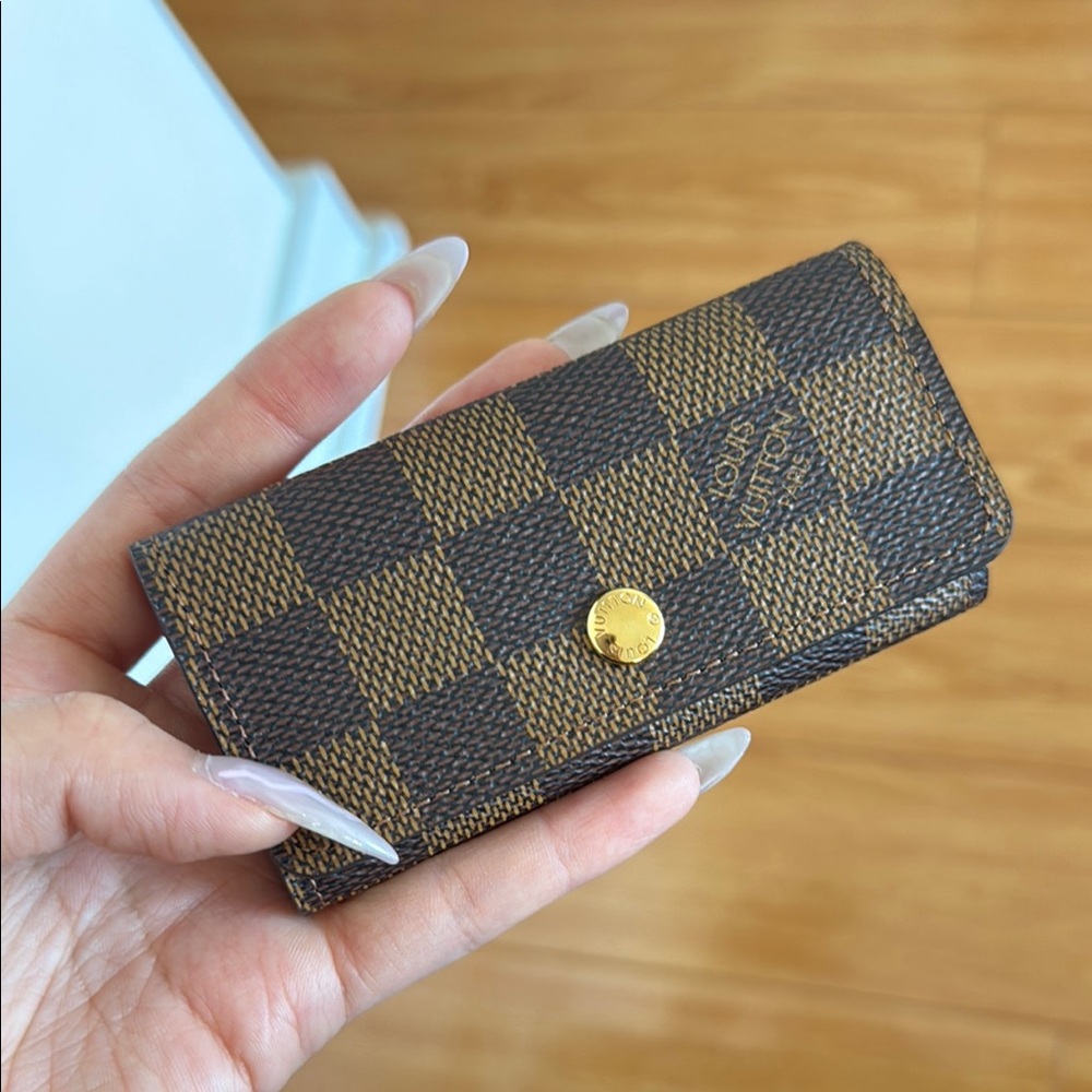 Louis Vuitton 4-Ring Key Holder in Damier Ebene